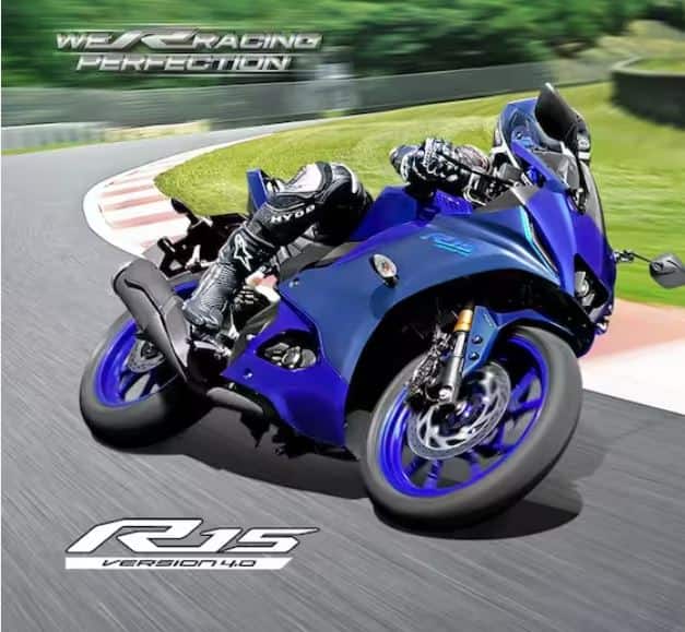 Yamaha R15 ਸਪੋਰਟਸ ਬਾਈਕ ਵੀ ਬਹੁਤ ਪਸੰਦੀਦਾ ਬਾਈਕ ਹੈ। ਇਸ ਦੇ ਲੁੱਕ ਨੂੰ ਨੌਜਵਾਨਾਂ 'ਚ ਕਾਫੀ ਪਸੰਦ ਕੀਤਾ ਜਾ ਰਿਹਾ ਹੈ। Yamaha R15 V4 ਦੀ ਸ਼ੁਰੂਆਤੀ ਕੀਮਤ 2.08 ਲੱਖ ਰੁਪਏ ਐਕਸ-ਸ਼ੋਰੂਮ ਹੈ।