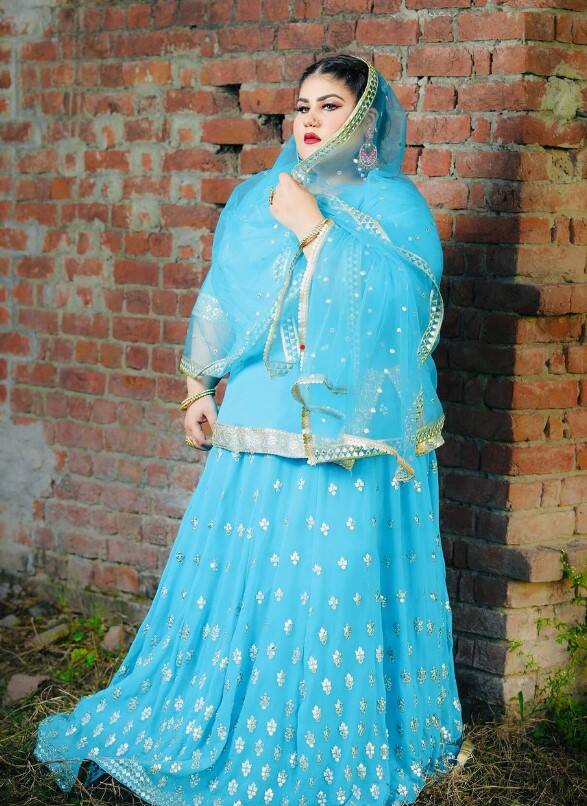 ਪਲੀਜ਼ ਨਾ ਖੈਬੜੋ ਜੋ ਬੋਲਦੇ ਉਨ੍ਹਾਂ ਨੂੰ ਬੋਲਣ ਦਿਓ... ਆਪਾਂ ਨੂੰ ਇੱਕ ਰੱਤੀ ਦਾ ਵੀ ਫਰਕ ਨਹੀਂ ਪੈਂਦਾ ਤੇ ਨਾ ਹੀ ਉਨ੍ਹਾਂ ਦੇ ਕਹਿਣ ਨਾਲ ਇੱਕ ਇੰਚ ਵੀ ਕੁਝ ਘੱਟਣ ਲੱਗਿਆ। ਗੁੱਸਾ ਕਰਨ ਦੀ ਕੋਈ ਲੋੜ ਨਹੀਂ, ਮੱਝ, ਭੈਂਸ, ਝੋਟਾ ਇਨ੍ਹਾਂ ਸਾਰਿਆਂ ਵਿੱਚ ਬਹੁਤ ਜ਼ੋਰ ਹੈ। ਭਾਵਾ ਜ਼ੋਰ ਹੈ ਕੋਈ ਮਾੜੀ ਚੀਜ਼ ਨਹੀਂ। ਗੁੱਸਾ ਨਾ ਕਰਿਆ ਕਰੋ ਤੇ ਆਪਾਂ ਤਾਂ ਉਹੀ ਕਰਨਾ ਜੋ ਕਰ ਰਹੇ ਹਾਂ। ਇਨ੍ਹਾਂ ਨੂੰ ਭੌਕਣ ਦਿਓ ਕਮੈਂਟ ਕਰਨ ਦਿਓ...