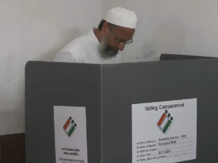 AIMIM President Asaduddin Owaisi casts his vote in Hyderabad, during the Telangana Assembly Elections. (Source: ANI)