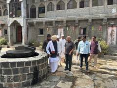 प्रकाश आंबेडकरांची संत वामन भाऊंच्या समाधीला भेट, महंत विठ्ठल महाराज यांच्याशी तीन तास बंद दाराआड चर्चा