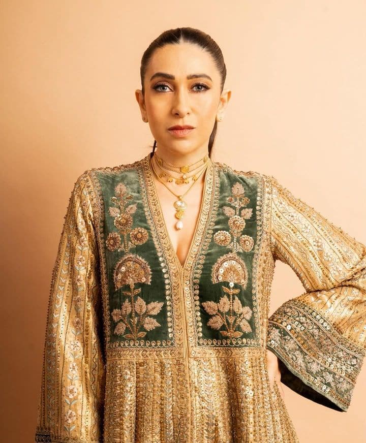 कपूर घराण्याची लाडकी लेक करिश्मा कपूर (Karisma Kapoor ) हिने फिल्मी दुनियेत स्वतःची वेगळी ओळख निर्माण केली आहे.