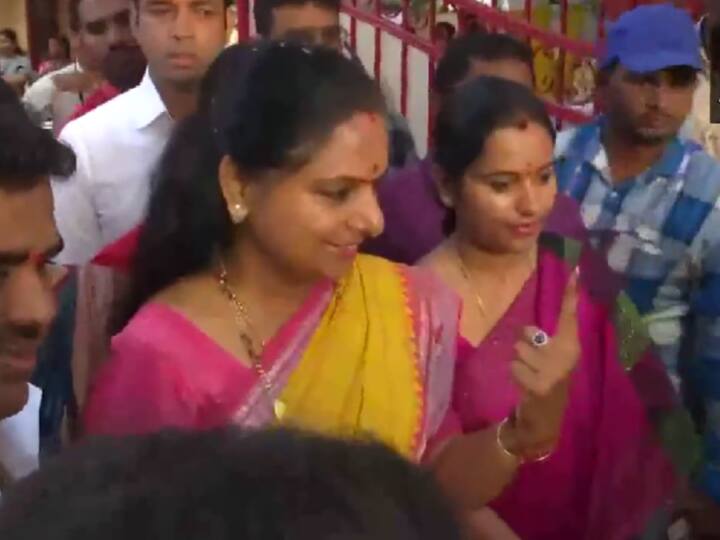 BRS MLC K Kavitha shows her inked finger after casting her vote at a polling booth in Banjara Hills, Hyderabad. (Source: ANI)