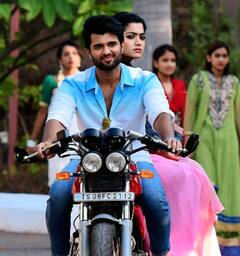 Rashmika Vijay Devarakonda : ஒரே நாளில் ஒரே உடையில் தோன்றிய விஜய் தேவரகொண்டா -ராஷ்மிகா!