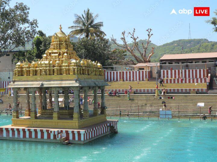 तेलंगाना का एक और प्रसिद्ध मंदिर है भगवान शिव का, जो शिव गंगा के नाम से जाना जाता है. यह मंदिर पुष्करणी (छोटा तालाब, जलाशय) पर बना है. पुष्करणी के चारों ओर बने सोलह छोटे गर्भगृह देख सकते हैं. छोटे मंदिरों में छोटे-छोटे शिवलिंग होते हैं.