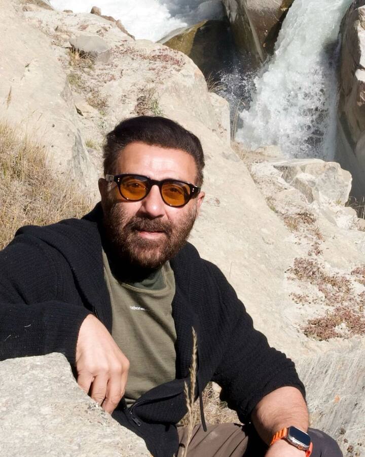 उनकी नेटवर्थ 130 करोड़ रुपये बताई जाती है. सनी देओल का खुद का प्रोडक्शन हाउस भी है जिसका नाम विजेयता फिल्म्स है.