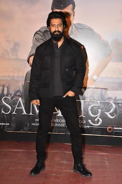 Sam Bahadur की स्क्रीनिंग में बेटे विक्की ने मम्मी-पापा के पैर छूकर लिया आशीर्वाद तो, बहू Katrina ने  सास का रखा ख्याल, कपल को बेहद संस्कारी कह रहे फैंस