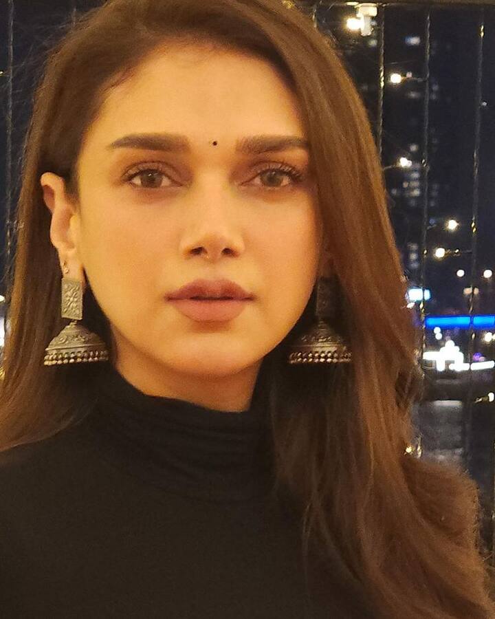 Aditi Rao Hydari Photo: લગભગ 26 ફિલ્મોનો ભાગ રહી ચૂકેલી અદિતિએ હિન્દી ઉપરાંત તમિલ અને તેલુગુ ફિલ્મોમાં પણ કામ કર્યું છે.