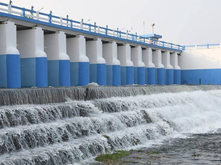 water release level increased in Chembarambakkam Lake due to heavy rain Chembarambakkam: மக்கள் சற்றே நிம்மதி.. செம்பரம்பாக்கத்தில் நீர் திறப்பு 4 ஆயிரம் கன அடியாக குறைப்பு..