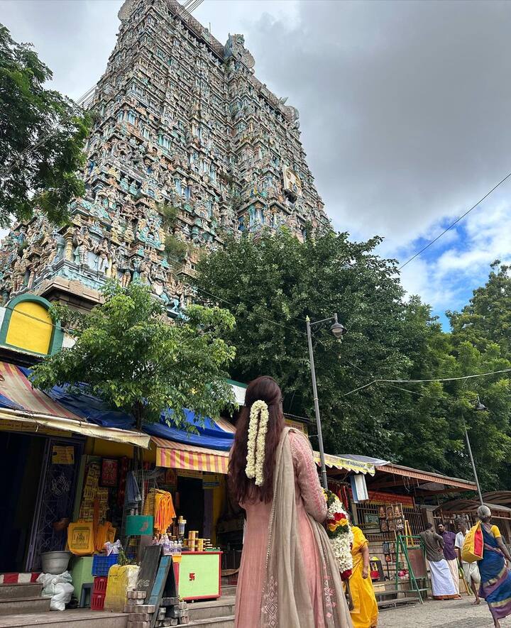 இன்று பிறந்தநாள் காணும் இவர், மாலையும் கையுமாக கோயிலுக்கு சென்று சுவாமி தரிசனம் செய்துள்ளார்.