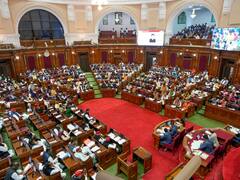 यूपी विधानसभा में उठा आवारा पशुओं का मु्द्दा, सपा ने किसानों की आत्महत्या पर भी पूछे सवाल