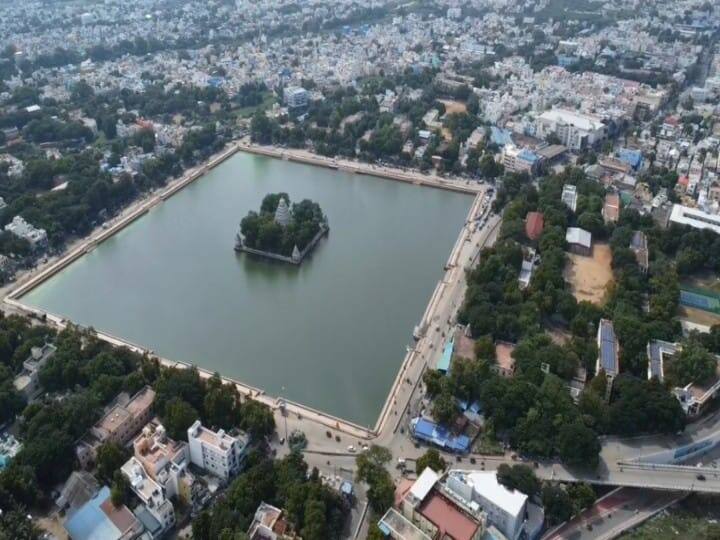 ஒட்டுமொத்த மதுரை மாநகரமே தெப்பத்தை சுற்றி தான் அமைந்துள்ளது.