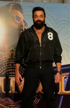 Animal Screening: 'एनिमल' की स्क्रीनिंग में Alia को टक्कर देती नजर आईं Bobby Deol की बीवी, तो रणबीर की तरह डैशिंग दिखा बेटा