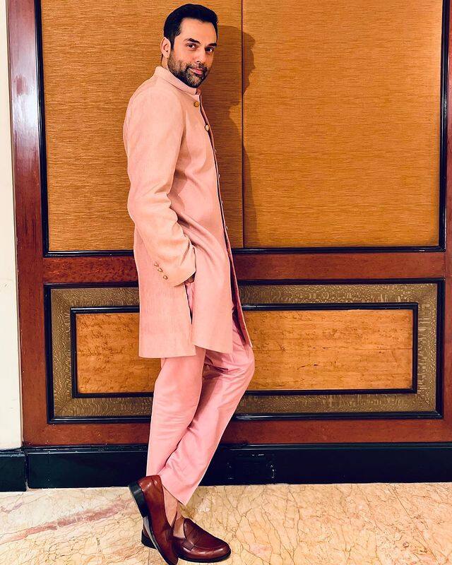दिलचस्प बात है कि बॉबी देओल की नेट वर्थ अभय देओल से 506 फीसदी कम है जबकि वह बॉलीवुड इंडस्ट्री में बहुत पहले से काम कर रहे हैं.