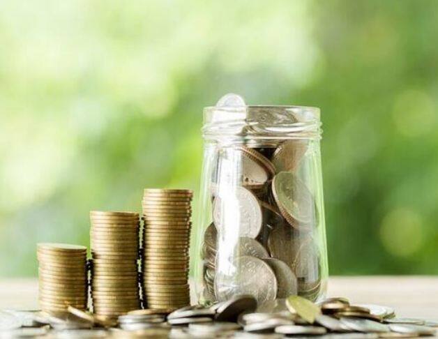 ਤੁਸੀਂ 31 ਦਸੰਬਰ ਤੱਕ 375 ਤੋਂ 444 ਦਿਨਾਂ ਦੀ IDBI ਦੀ ਵਿਸ਼ੇਸ਼ FD ਸਕੀਮ 'ਅੰਮ੍ਰਿਤ ਮਹੋਤਸਵ FD' ਵਿੱਚ ਵੀ ਨਿਵੇਸ਼ ਕਰ ਸਕਦੇ ਹੋ। ਇਸ ਸਕੀਮ ਤਹਿਤ ਆਮ ਲੋਕਾਂ ਨੂੰ 6.80 ਫੀਸਦੀ ਵਿਆਜ ਦਰ ਅਤੇ ਸੀਨੀਅਰ ਨਾਗਰਿਕਾਂ ਨੂੰ 7.30 ਫੀਸਦੀ ਵਿਆਜ ਦਰ ਦਾ ਲਾਭ ਮਿਲ ਰਿਹਾ ਹੈ।