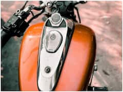 बाइक की पेट्रोल की टंकी में चीनी डाल दें तो क्या होगा? क्या सही में इंजन सीज हो जाएगा