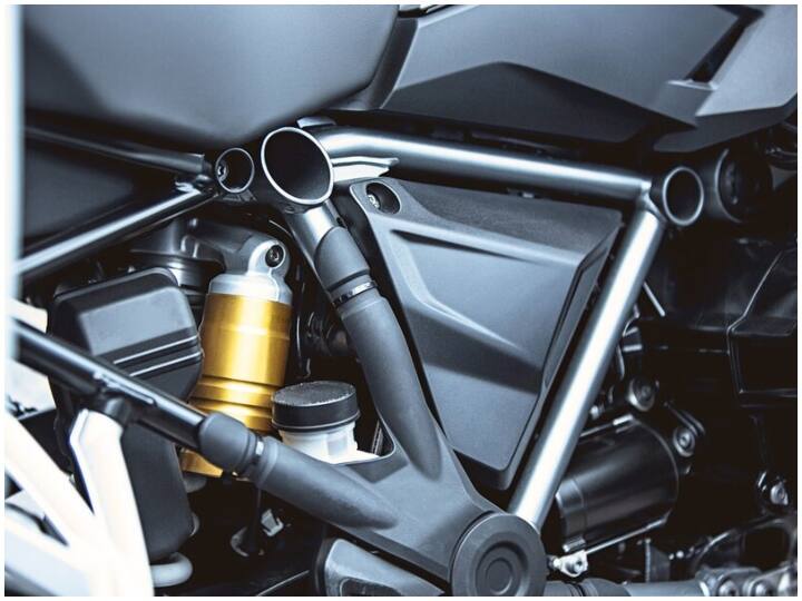 अब सवाल है कि पेट्रोल टैंक में डली अनघुली चीनी का बाइक पर क्या असर होगा, जो नीचे बैठी चीनी है, वो क्या असर डालेगी. इसका जवाब ये है कि ये चीनी नीचे जाएगी और पहले ये कार्बोरेटर में अटक जाएगी.