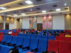 Film Mahotsav In Varanasi: वाराणसी में आज से होगा 6वें अंतर्राष्ट्रीय फिल्म महोत्सव का आगाज, तस्वीरें मे देखें क्या हैं तैयारियां