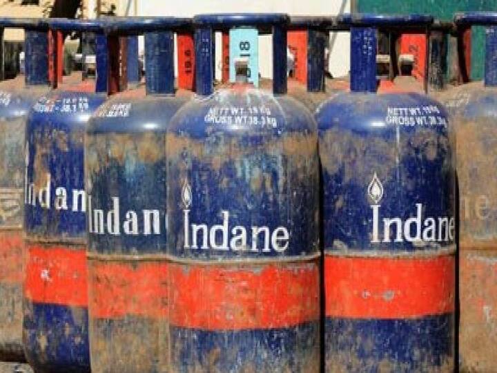 Commercial cylinder price in Chennai increased by Rs26 from today to Rs 1968 is being sold Cylinder Price: முதல் நாளே அதிர்ச்சி... டக்கென உயர்ந்த வணிக சிலிண்டர் விலை! எவ்வளவு தெரியுமா..?
