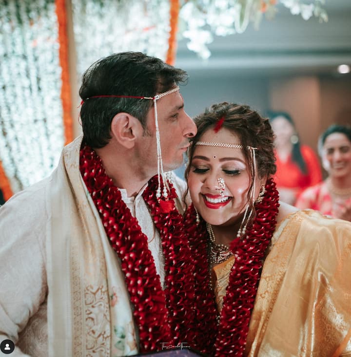 इस लिस्ट में पहला नाम टीवी एक्टर रूशद राणा का है. एक्टर ने केटकी वालवकर संग 4 जनवरी 2023 को दूसरी शादी की. इससे पहले 2010 में उनकी शादी खुशनुम संग हुई थी. रूशद 'ससुराल सिमर का', 'ये उन दिनों की बात है' और 'अनुपमा' जैसे पॉपुलर शोज में नजर आ चुके हैं.