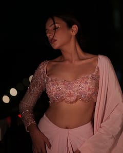 Nitibha kaul: એથનિક લૂકમાં જોવા મળી નિતિભા કૌલ, જુઓ હોટ તસવીરો