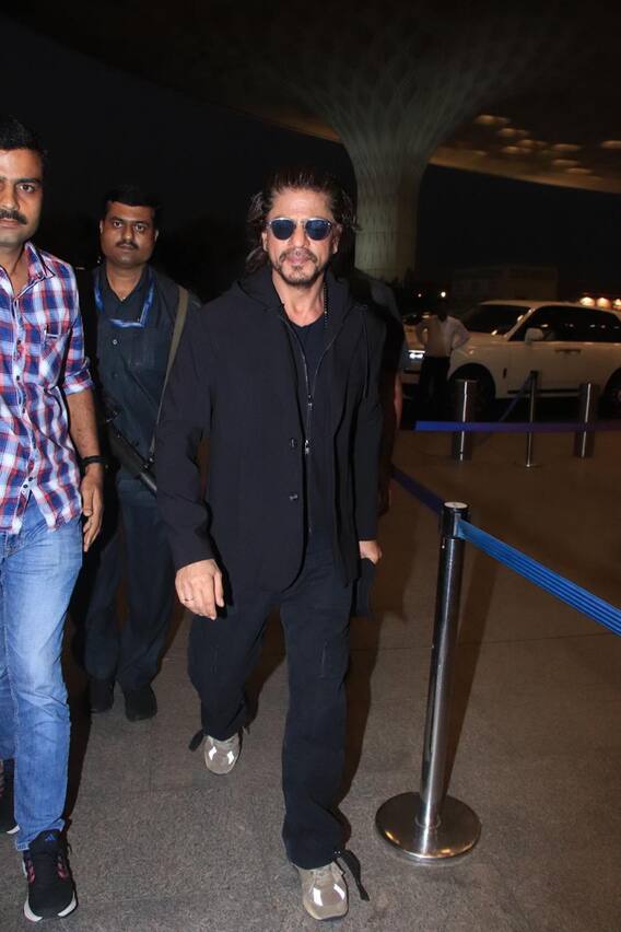 शाहरुखच्या डॅशिंग लूकने वेधलं लक्ष!