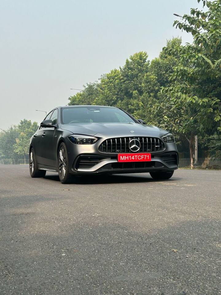 इस लिस्ट में एक और नाम मर्सडीज बेंज जीएलई फेसलिफ्ट का है. इसे भी हाल ही में लॉन्च किया गया था, जिसकी कीमत 96.4 लाख रुपए एक्स-शोरूम है.