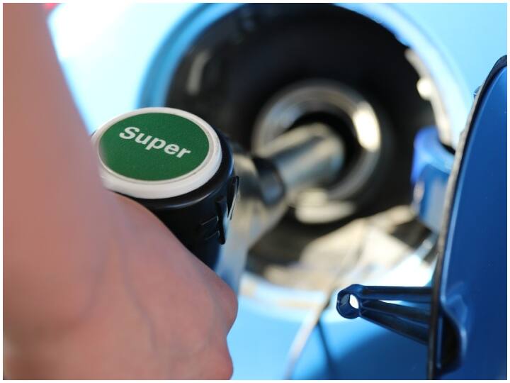 लेकिन, कई लोगों ने इसका एक्सपेरिमेंट किया है और उसमें पता चला है कि चीनी कई घंटे में भी घुलती नहीं है और कोई भी पेस्ट जैसा पदार्थ नहीं बनता है. इसके कई वीडियो यूट्यूब पर मौजूद भी है.