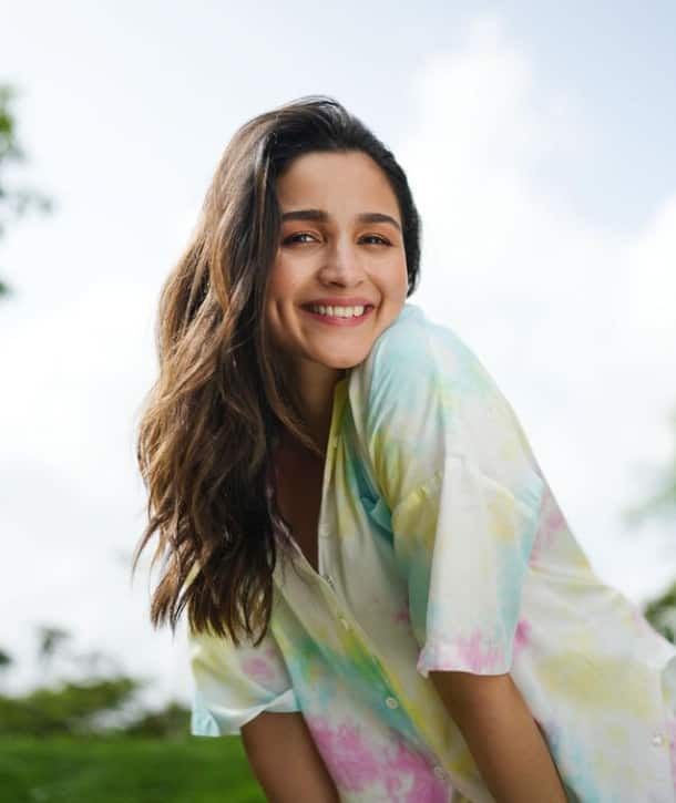 2012 ஆம் ஆண்டு வெளியான ஸ்டுடண்ட் ஆஃப் தி இயர் திரைப்படத்தின் மூலம் அறிமுகமான ஆலியா பட், அதன் பிறகு பல வெற்றி படங்களில் நடித்தார்.