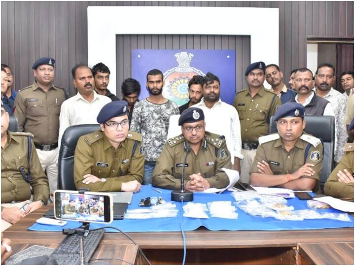 durg police arrested 10 people including 7 thieves in 13 robbery case ann Durg: महंगी गाड़ियों में घूम-घूमकर करते थे रेकी, फिर रिहायशी इलाकों में करते थे चोरी, 7 चोर समेत 10 लोग गिरफ्तार