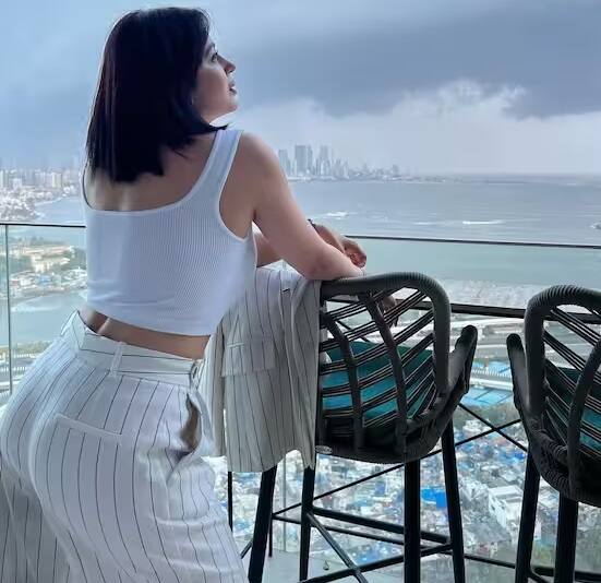 Nehha Pendse: લોકપ્રિય ટીવી શો 'ભાબીજી ઘર પર હૈ'માં જોવા મળેલી નેહા પેંડસેએ 36 વર્ષની ઉંમરમાં લગ્ન કરી લીધા હતા. નેહા સાથે લગ્ન કરતા પહેલા બિઝનેસમેન શાર્દુલ સિંહ બિયાસે બે વખત લગ્ન કર્યા હતા.