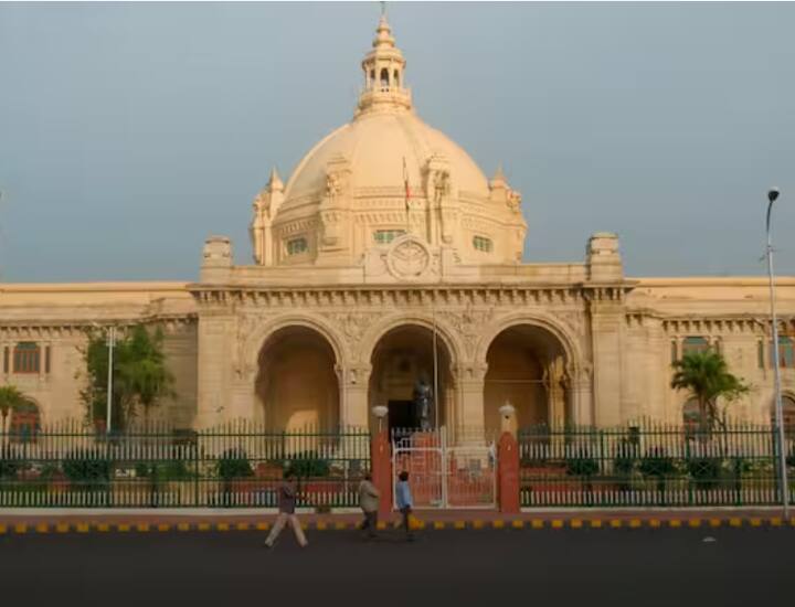 ਇਸ ਤਰ੍ਹਾਂ, ਦੋਵਾਂ ਅਹੁਦਿਆਂ ਦੀਆਂ ਆਪਣੀਆਂ ਵਿਸ਼ੇਸ਼ ਸ਼ਕਤੀਆਂ ਅਤੇ ਅਧਿਕਾਰ ਖੇਤਰ ਹਨ, ਪਰ ਮੁੱਖ ਮੰਤਰੀ ਕੋਲ ਫੈਸਲੇ ਲੈਣ ਅਤੇ ਰਾਜ ਦੇ ਵਿਕਾਸ ਦੀ ਯੋਜਨਾ ਬਣਾਉਣ ਦੇ ਵਧੇਰੇ ਅਧਿਕਾਰ ਹਨ।