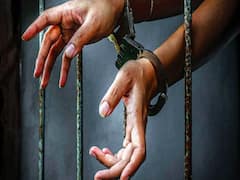 நிர்வாணமாக தாக்கப்பட்ட இந்திய மாணவர்; பல மாதங்களாக கழிவறைக்கு விடாத கொடூரம்: அமெரிக்காவில் பயங்கரம்!