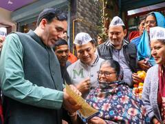 AAP ने दिल्ली में शुरू किया 'मैं भी केजरीवाल' कैंपेन, घर-घर जाकर लोगों से पूछ रहे ये सवाल