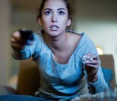 TV: ਘੰਟਿਆਂ ਬੱਧੀ ਬੈਠ ਕੇ ਟੀਵੀ ਦੇਖਣ ਵਾਲਿਆਂ ਲਈ ਖਤਰੇ ਦੀ ਘੰਟੀ! ਹੋ ਸਕਦੇ ਹੋ ਡਿਪ੍ਰੈਸ਼ਨ ਦਾ ਸ਼ਿਕਾਰ