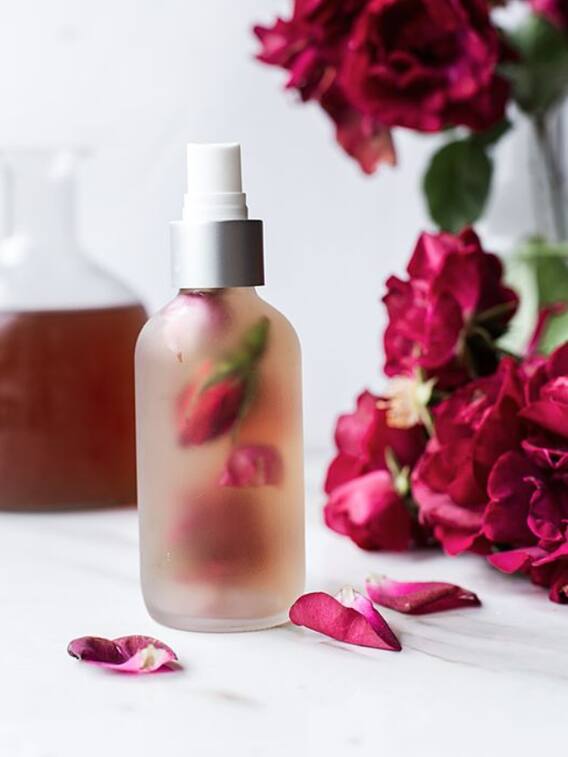 स्किन के साथ साथ सेहत के लिए भी फायदेमंद है गुलाब जल