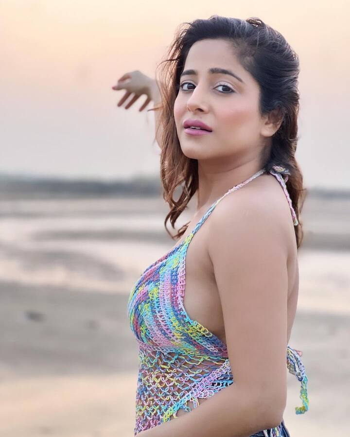 અભિનેત્રી કેટ શર્માએ તેના ઇન્સ્ટાગ્રામ એકાઉન્ટ પર તેના ચાહકો સાથે કનેક્ટ રહેવા તસવીરો પોસ્ટ કરી છે.