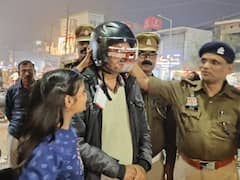 यूपी के इस जिले में 10 साल की बच्ची को बनाया ट्रैफिक इंस्पेक्टर, सबसे पहले पिता को पहनाया हेलमेट