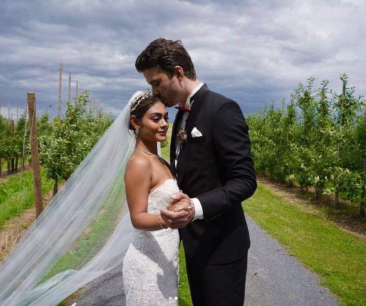 बिग बॉस 16 फेम श्रीजेता डे भी इस साल शादी के बंधन में बंधीं. उन्होंने अपने लॉन्ग टाइम बॉयफ्रेंड माइकल संग 1 जुलाई को शादी की थी. एक्ट्रेस उतरन, तुम ही हो बंधु सखा तुम्ही और कोई लौटकर आया है, बिग बॉस जैसे शोज में नजर आ चुकी हैं.