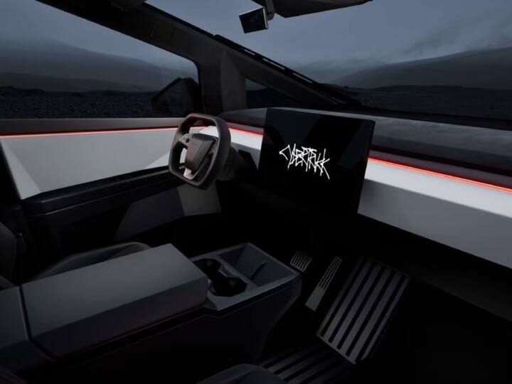 The interior design is conventional but includes an all-glass roof, fast charging, an 18.5-inch touchscreen at the front, and a 9.4-inch touchscreen at the rear. (Source: Tesla)