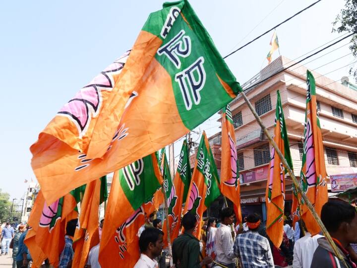 West Bengal Politics Tmc Fir Against 11 Bjp Mla For Insulting National Anthem