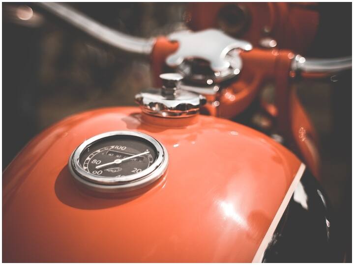 इससे बाद जब पेस्ट इंजन तक जाता है तो ये बाइक के हर हिस्से को खराब करते हुए आगे बढ़ता है और इसका नतीजा ये होता है कि इस पेस्ट से इंजन सीज हो जाता है.