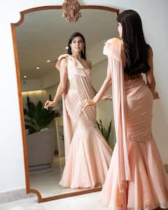 Jacqueline Fernandez Photos: పింక్ శారీలో లంక బ్యూటీ