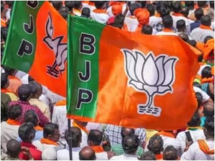 MP Election Results 2023 BJP majority in Madhya Pradesh BJP leads on 133, Congress on 93 Seats  initial leading MP Election Results 2023 : मध्यप्रदेशात भाजपला बहुमत! पहिल्या कलांमध्ये भाजप 133, काँग्रेस 93 जगांवर आघाडीवर