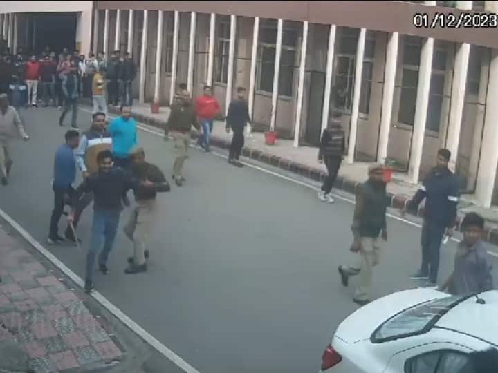 Meerut Chaudhary Charan Singh University Two groups of students clashed and firing ANN UP News: मेरठ की चौधरी चरण सिंह यूनिवर्सिटी में छात्रों के दो गुट भिड़े, कहासुनी में हुई फायरिंग