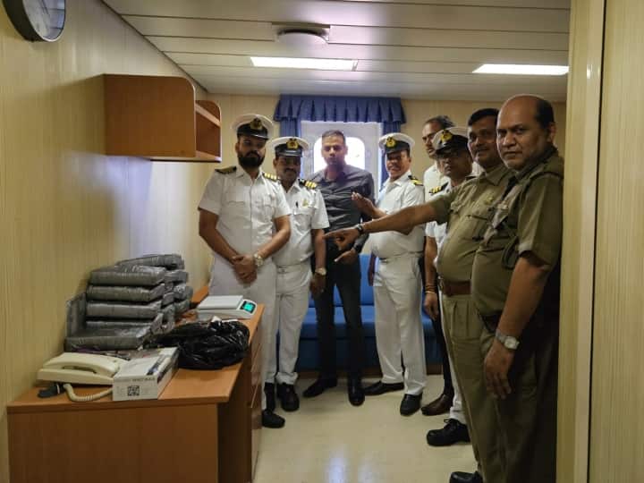 Cocaine worth Rs 220 crore was seized from Indonesia ship at paradip port in odisha ओडिशा में इंडोनेशिया की जहाज से जब्त किए गए 220 करोड़ के कोकीन, डेनमार्क जाने की थी तैयारी