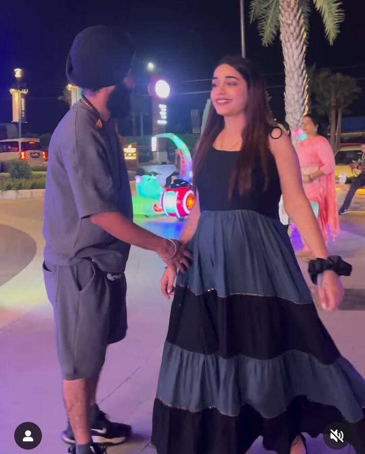 ਕਾਬਿਲੇਗ਼ੌਰ ਹੈ ਕਿ ਜਲੰਧਰ ਦਾ ਕੁੱਲ੍ਹੜ ਪੀਜ਼ਾ ਕੱਪਲ ਅਕਸਰ ਹੀ ਸੁਰਖੀਆਂ 'ਚ ਬਣਿਆ ਰਹਿੰਦਾ ਹੈ। ਹਾਲ ਹੀ 'ਚ ਇਸ ਜੋੜੇ ਦੇ ਘਰ ਬੇਟੇ ਨੇ ਵੀ ਜਨਮ ਲਿਆ ਸੀ। ਪਰ ਇਸ ਦੇ ਨਾਲ ਹੀ ਉਨ੍ਹਾਂ ਦੀ ਜ਼ਿੰਦਗੀ 'ਚ ਉਦੋਂ ਤੂਫਾਨ ਆਇਆ, ਜਦੋਂ ਕੁੱਲ੍ਹੜ ਪੀਜ਼ਾ ਕੱਪਲ ਦੀ ਵੀਡੀਓ ਵਾਇਰਲ ਹੋ ਗਈ।