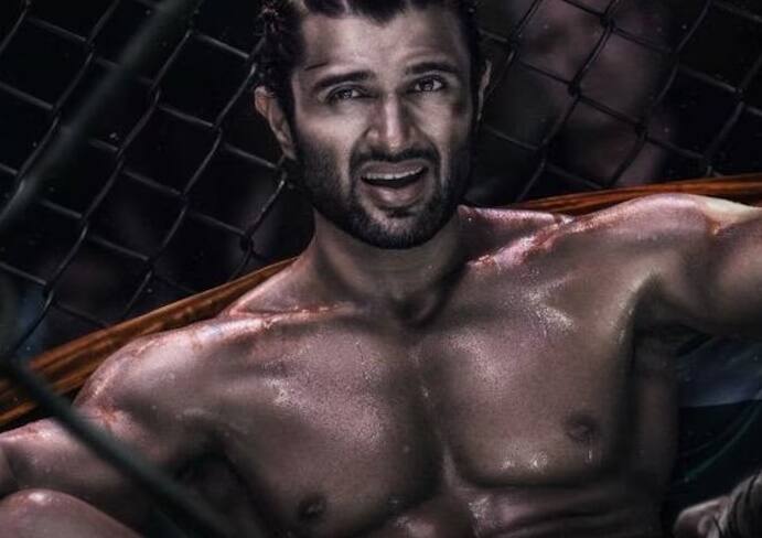 तेलुगु सिनेमा के फेमस एक्टर विजय देवराकोंडा की भी बॉलीवुड में दाल नहीं गली थी. उन्होंने 2022 में 'लाइगर' फिल्म से हिंदी सिनेमा में कदम रखा था. फिल्म को करण जौहर ने प्रोड्यूस किया था. रिलीज के बाद मूवी बॉक्स ऑफिस पर फ्लॉप हो गई थी.