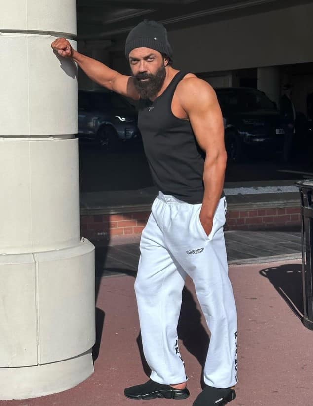 आजतक से बातचीत के दौरान बॉबी देओल ने इस बात का खुलासा किया. उन्होंने बताया कि डायरेक्टर ने उन्हें बॉडी बनाने के लिए 4 महीने का समय दिया था.