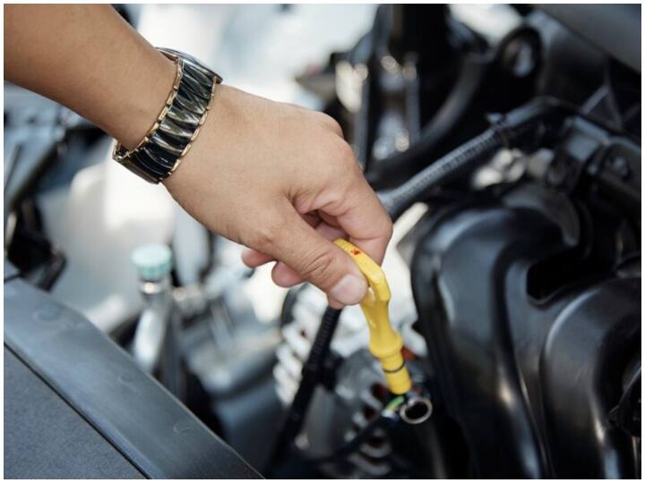 साथ ही इससे गाड़ी चल नहीं पाएगी और बार बार बंद हो जाएगी. अगर कभी ऐसा होता है तो आपको इंजन शुरू करने से पहले फिल्टर चेंज करवा लेना चाहिए और पेट्रोल चेंज कर देना चाहिए.