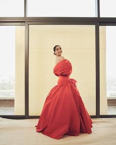 Sonam kapoor Photo: ઓરેન્જ સ્કર્ટ અને ટોપમાં સોનમ કપૂરનો જોવા મળ્યો જલવો, જુઓ તસવીરો